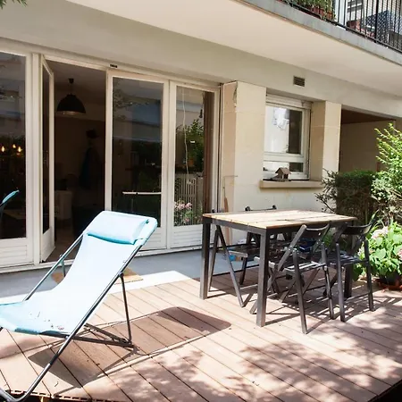 Superb Bright Apt With Patio דירה